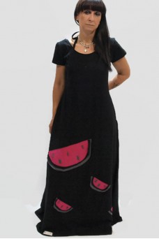 Μακρύ μαύρο φόρεμα με απλικέ παράσταση καρπούζι